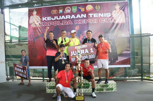 Gelar Kejuaraan Tenis, Tim Polresta Barelang Raih Juara Pertama