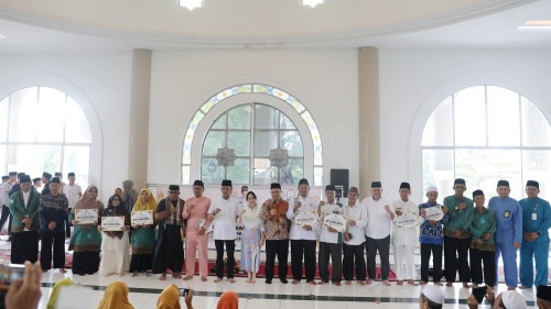 Hadiri Silaturahmi, Amsakar-Li Claudia Serahkan Insentif Tokoh Agama