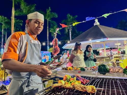 Harris Resort Waterfront Batam Resmi Luncurkan Hawaiian BBQ Party