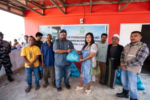 PT BSP Perkuat Kepedulian Sosial, Warga Relokasi Pulau Ngenang Dapat Bantuan Sembako