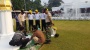 Penggantian Tali dari Tiang Bendera Dilakukan Secara Sakral