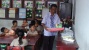 Kuli Bangunan Ini Adalah Wakil Kepala Sekolah, Kenapa Ia Menyamar?