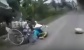 Video Ngakak, Pengendara Motor Banyak Gaya Sampai Cium Pedagang Sayur