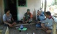 Babinsa Kelurahan Rempang Cate Bersama Warga Sungai Tralen Gelar Giat Komsos 