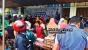 Hujan, Tak Hentikan Para Emak-emak Berbelanja Di Operasi Pasar TPID