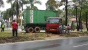 Truk Kontainer Nyaris Terbalik Didepan Hotel Ibis Styles