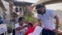 KRI Silea-858 Bagi-bagi bendera  Merah Merah Putih dan Paket Sembako 