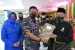 Danlantamal IV Sematkan Pin kepada Pengurus LAM sebagai Warga Kehormatan