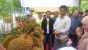 Warga Batam Beli Durian di Selera Durian Saja, Ada Paket dan Garansinya