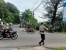 Personil Polsek Bengkong Bantu Anak Sekolah Anak Sekolah Nyebrang Jalan